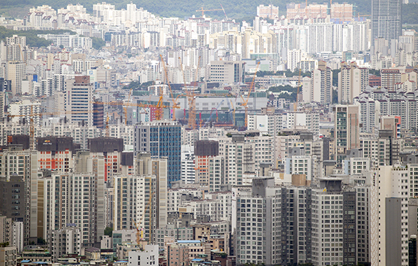 내년 1월부터 공공분양의 특별공급 소득 요건이 완화되고 1·2인 가구의 공공임대 입주 문턱이 낮아질 전망이다.(사진=저작권자(c) 연합뉴스, 무단 전재-재배포 금지)