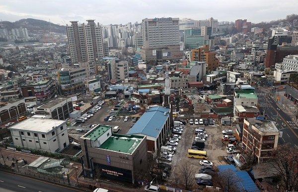 공공재개발 사업구역으로 선정된 서울 동작구 흑석동 흑석2구역 모습. (사진=저작권자(c) 연합뉴스, 무단 전재-재배포 금지)