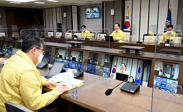 김부겸 국무총리가 23일 정부세종청사에서 열린 코로나19 중대본 회의에서 발언하고 있다.(사진=국무조정실)