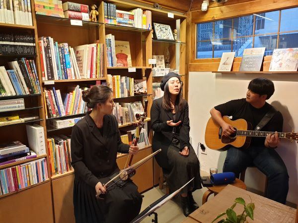 고효경 가수는 코로나19 이전처럼 관객들을 직접 만날 수 있는 공연이 많아지길 기대한다.