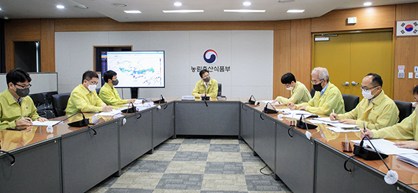 강형석 농림축산식품부 기획조정실장 주재로 10일 정부세종청사에서 ‘집중호우 관련 상황점검 회의’가 개최됐다. (사진=농림축산식품부)