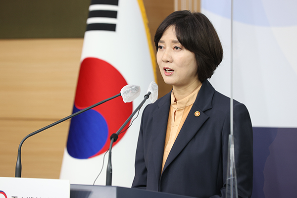 이영 중소벤처기업부 장관이 18일 서울 종로구 정부서울청사 별관에서 7일간의 동행축제 계획을 발표하고 있다.(사진=중소벤처기업부)