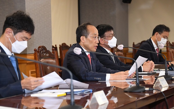 추경호 부총리 겸 기획재정부 장관이 5일 서울 중구 은행연합회에서 열린 비상거시경제금융회의를 주재, 모두발언을 하고 있다. (사진=기획재정부)