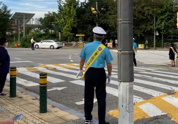 어린이 교통안전 캠페인 현장.