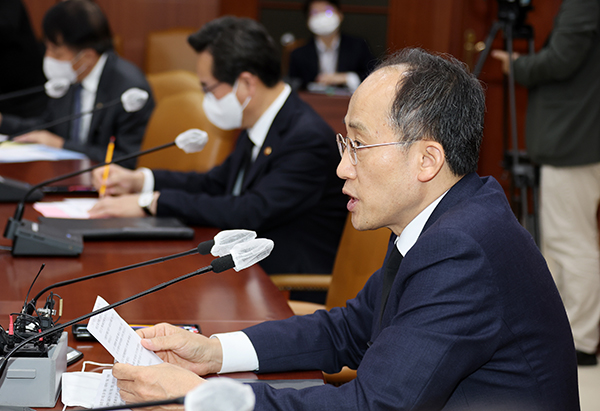 추경호 경제부총리 겸 기획재정부 장관이 1일 정부서울청사에서 비상경제장관회의를 주재하고 있다. (사진=저작권자(c) 연합뉴스, 무단 전재-재배포 금지)