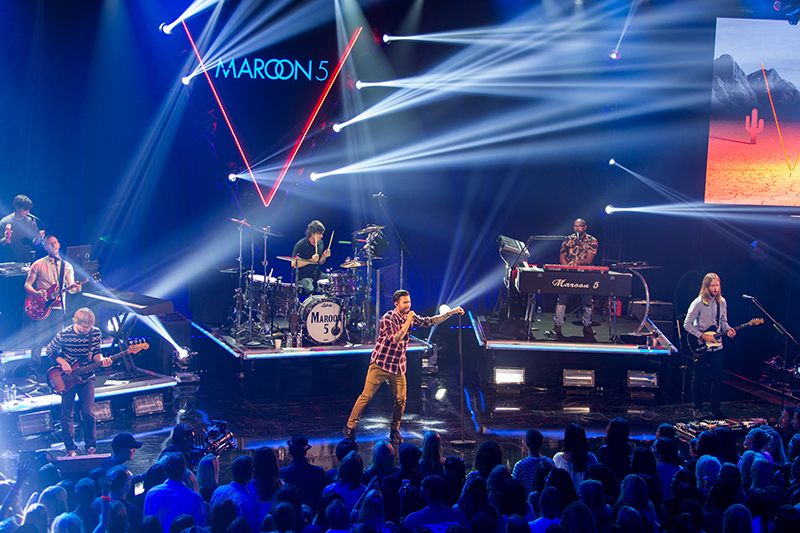 팝 밴드 마룬5가 미국 캘리포니아주 버뱅크에서 공연하고 있다. (사진=저작권자(c) 연합뉴스, 무단 전재-재배포 금지)