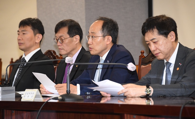 추경호 부총리 겸 기획재정부 장관이 15일 오후 서울 중구 은행회관에서 열린 ‘비상거시경제금융회의’를 주재, 모두발언을 하고 있다.(사진=기획재정부)