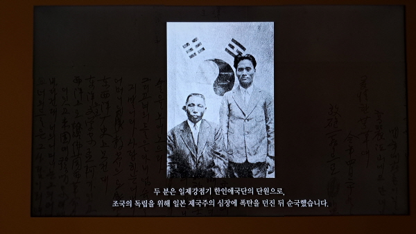 젊은 두 의사의 의거와 순국은 독립운동에 또 하나의 전환점이 되었다고 한다.(사진은 백범 김구와 함께한 윤봉길 의사)