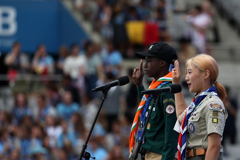 On the 11th, at the closing ceremony of the 2023 Saemangeum 25th World Scout Jamboree at the Seoul World Cup Stadium in Mapo-gu, Seoul, the scout representative takes the oath of scouting.  (Photo = Ministry of Culture, Sports and Tourism)