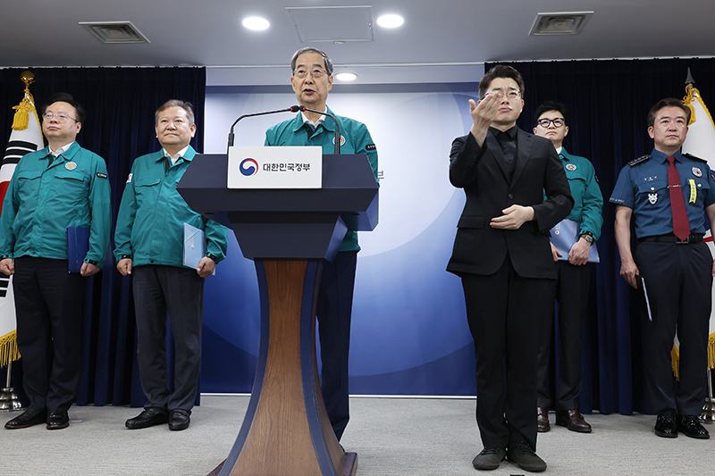 한덕수 국무총리가 23일 서울 종로구 정부서울청사에서 이상동기범죄 재발 방지를 위한 담화문 발표를 하고 있다. (사진=저작권자(c) 연합뉴스, 무단 전재-재배포 금지)