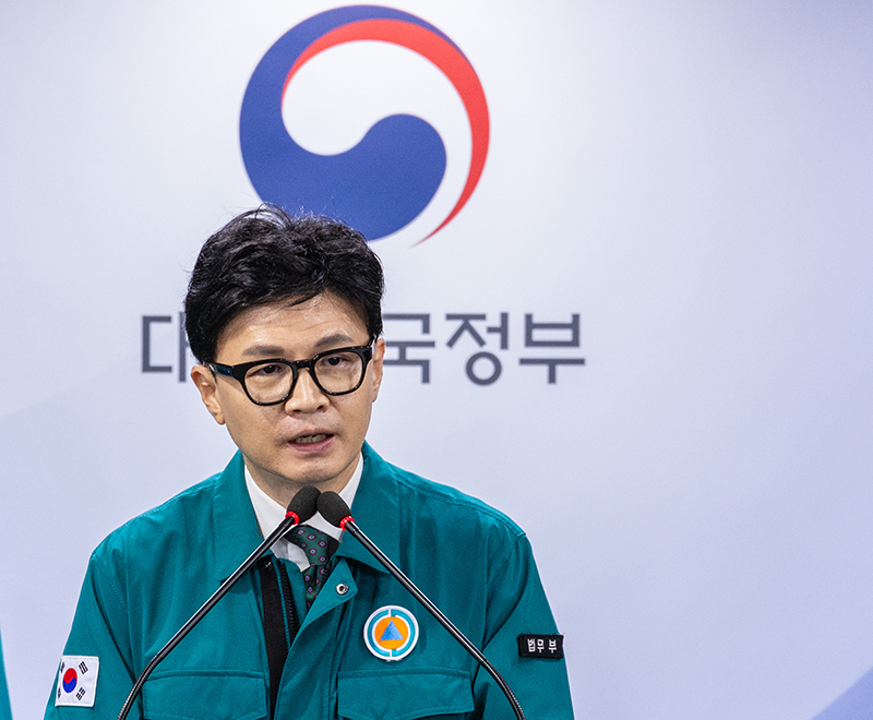 한동훈 법무부 장관이 지난 23일 정부서울청사에서 이상 동기 범죄 재발 방지를 위한 국무총리 담화문 발표를 마친 뒤 가진 회견에서 취재진 질문에 답하고 있다. (사진=저작권자(c) 연합뉴스, 무단 전재-재배포 금지)