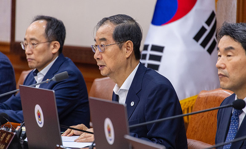 한덕수 국무총리가 5일 정부서울청사에서 열린 국무회의에 참석해 국무회의 안건을 설명하고 있다. (사진=저작권자(c) 연합뉴스, 무단 전재-재배포 금지)