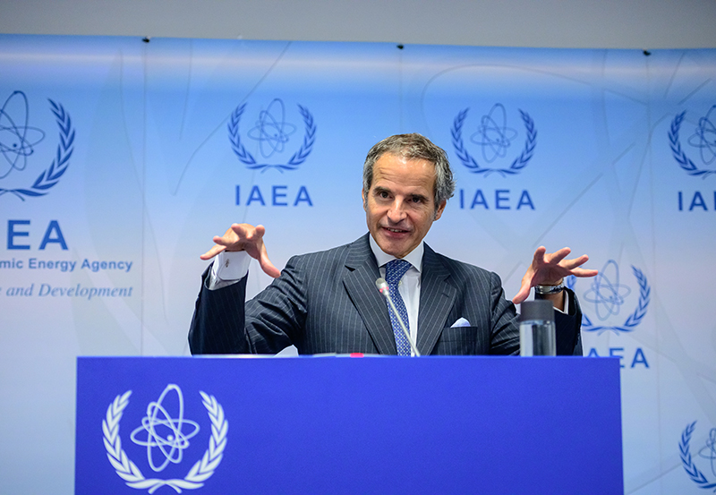 라파엘 그로씨 IAEA 사무총장이 지난 11일 오스트리아 빈에서 열린 IAEA 정기이사회 회의 중 기자회견에 참석해 발언하고 있다. (사진=저작권자(c) EPA/연합뉴스, 무단 전재-재배포 금지)