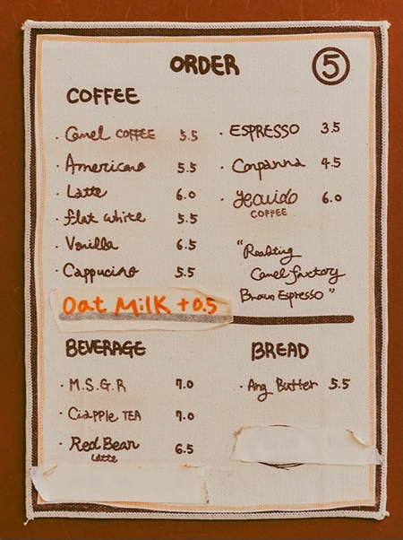 카페의 메뉴판을 보니 온통 영어, 혹은 영어 약자로만 메뉴 이름이 적혀 있었다.