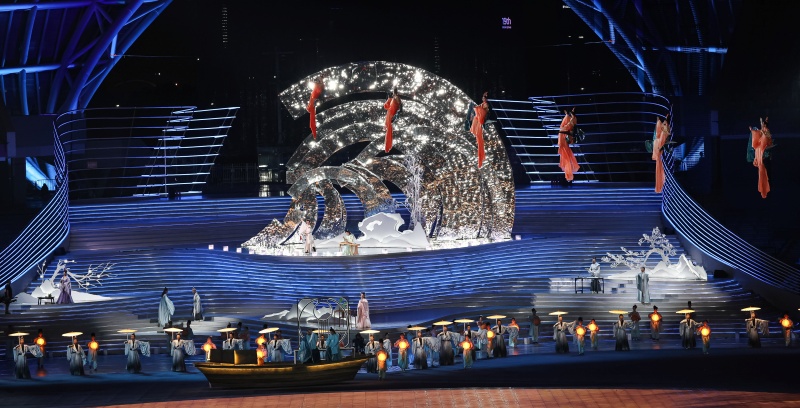 23일 오후 중국 항저우 올림픽 스포츠센터 스타디움에서 열린 '2022 제19회 항저우 아시안게임' 개회식에서 개막공연이 펼쳐지고 있다.(사진=저작권자(c) 뉴스1, 무단 전재-재배포 금지)