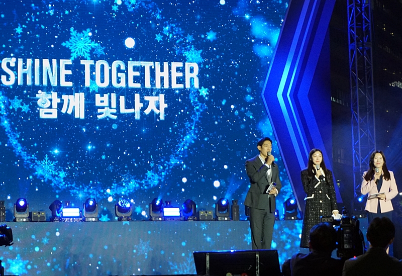 김연아 홍보대사가 캐치프레이즈 '함께 빛나자'를 발표하고 있다.