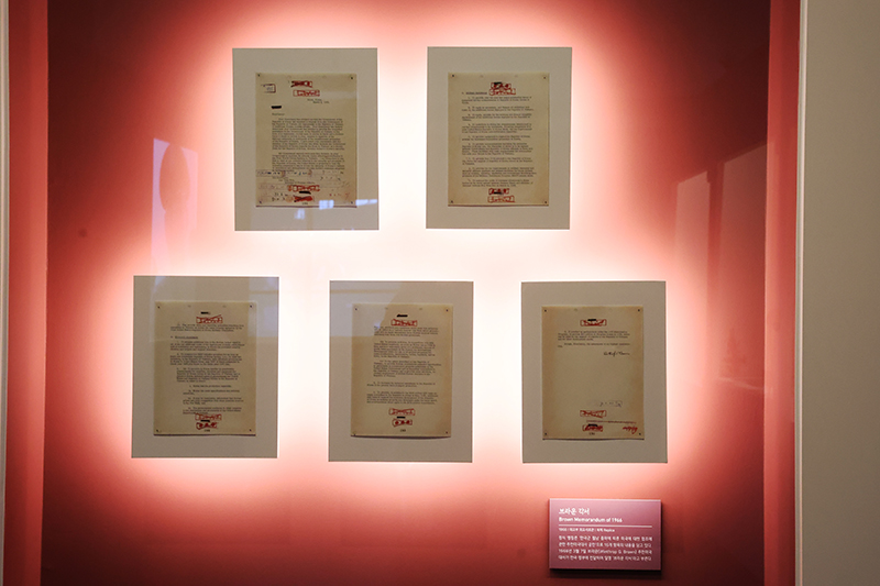 The Brown Memorandum was released to the public for the first time three weeks from the opening day of the special exhibition 'Companion' commemorating the 70th anniversary of the ROK-US alliance.  The Brown Memorandum currently on display is a replica.  (Photo = Public Communication Office, Ministry of Culture, Sports and Tourism)