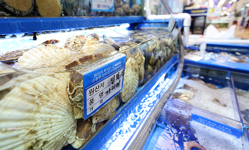 수산시장에 붙어 있는 일본산 어패류 원산지 표시. (ⓒ뉴스1, 무단 전재-재배포 금지)