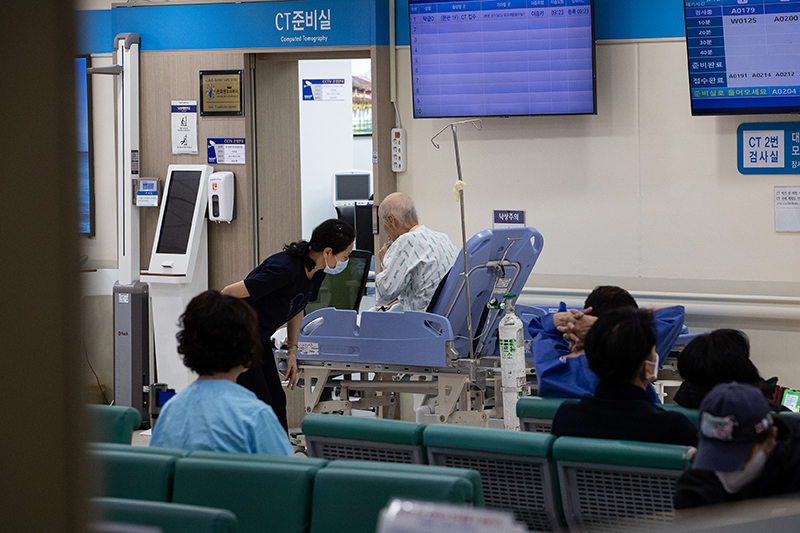 서울 시내 한 대학병원에서 환자들이 CT촬영을 위해 대기하고 있다. (ⓒ뉴스1, 무단 전재-재배포 금지)
