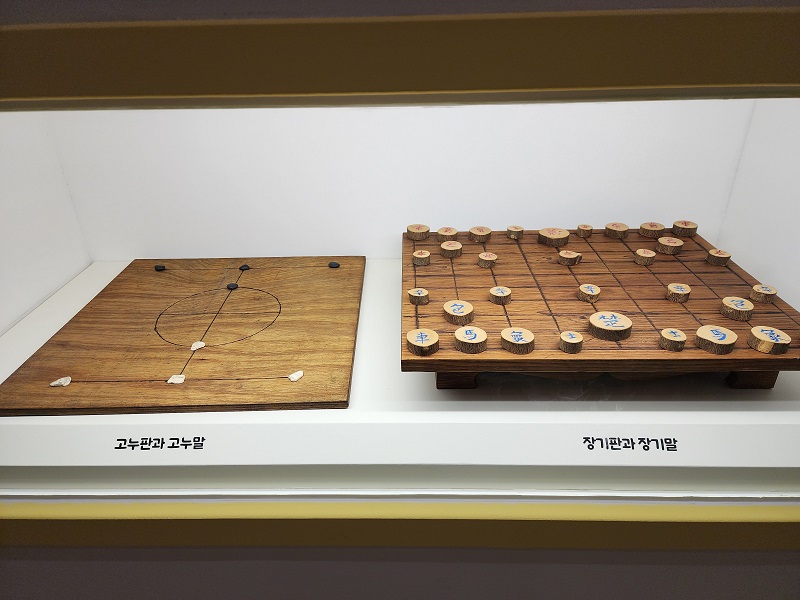 대전시립박물관이 보유한 전통놀이 유물 자료.