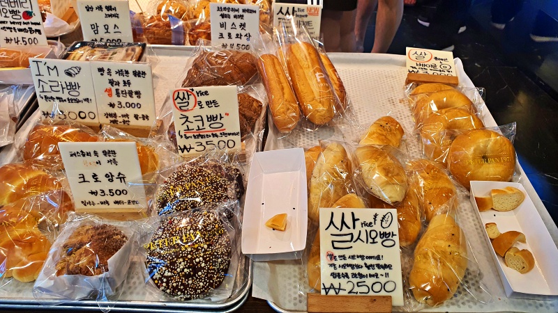 다양한 종류의 쌀빵들