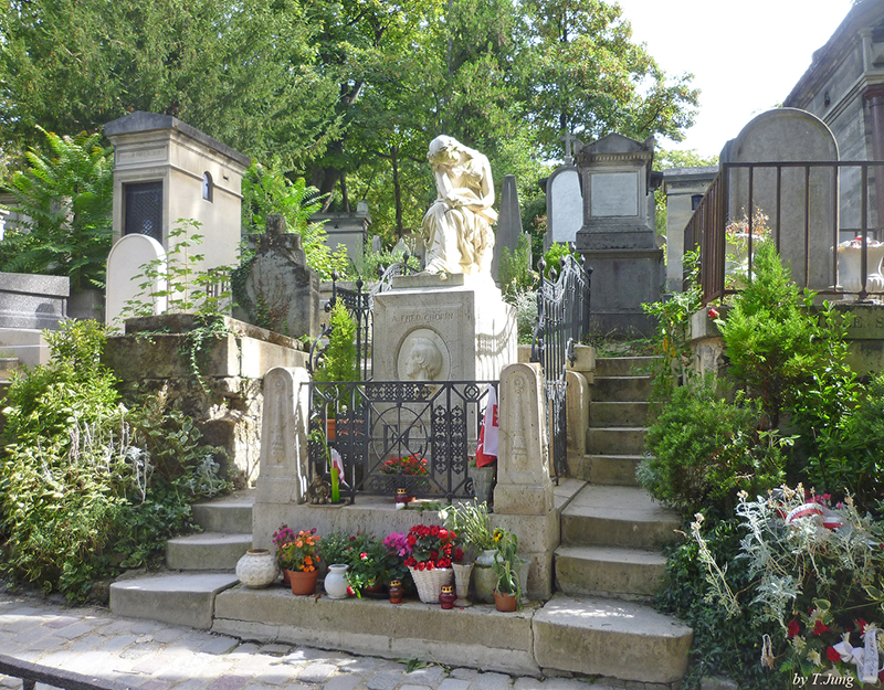 ‘장례의 예술’같은 페르 라셰즈 공동묘지. 가운데가 쇼팽의 묘소다.