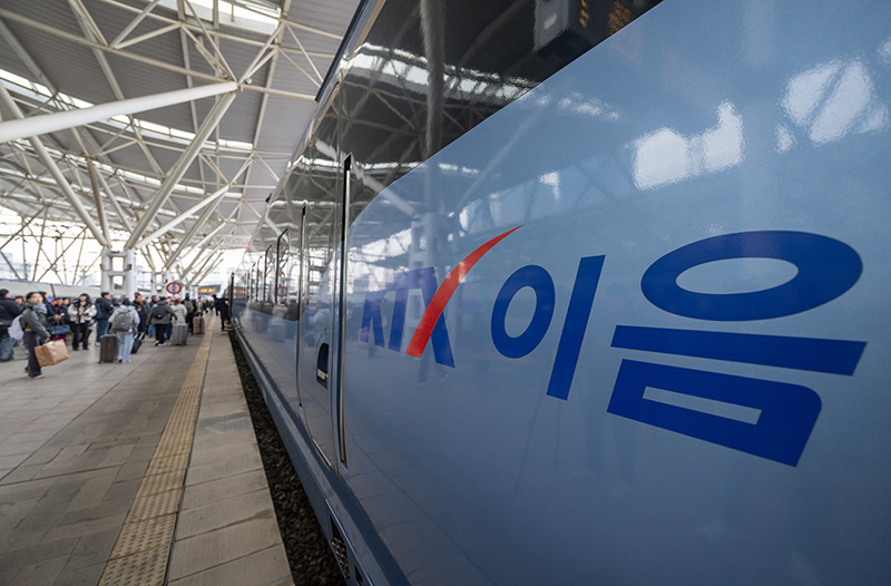 서울역 플랫폼에 중앙선 KTX-이음 열차가 정차해 있다. (ⓒ뉴스1, 무단 전재-재배포 금지)