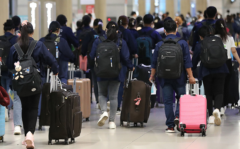 인천국제공항 제1여객터미널 입국장에 외국인 근로자가 입국하고 있다. (ⓒ뉴스1, 무단 전재-재배포 금지)