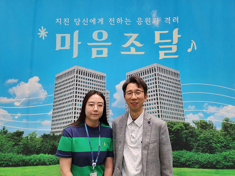 정부조달콜센터 박현희 실무관(왼쪽)과 임형빈 센터장(오른쪽).