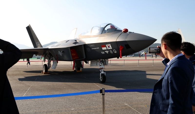 ‘2023 서울 항공우주방위산업전시회(ADEX)’ 야외전시장에 전시된 KF-21.(ⓒ뉴스1, 무단 전재-재배포 금지)