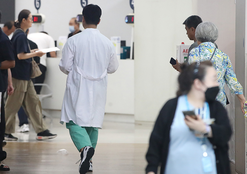 서울의 한 대학병원에서 의료진이 오가고 있다. (ⓒ뉴스1, 무단 전재-재배포 금지)