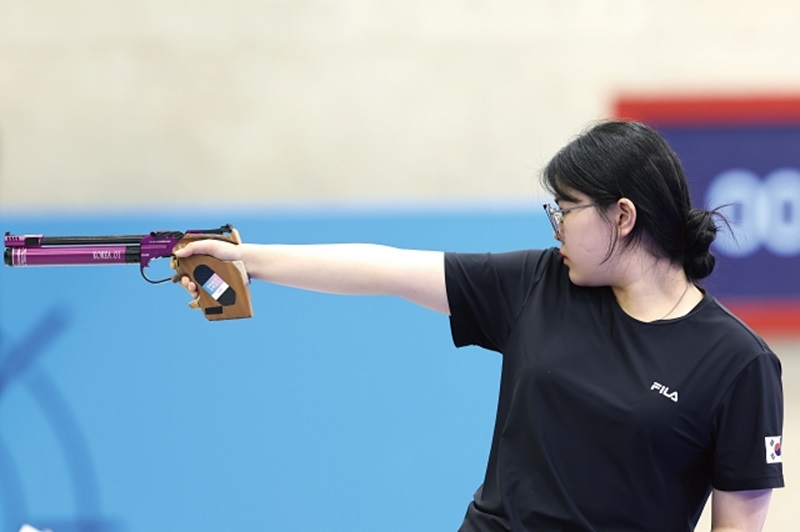세계 랭킹 35위로 올림픽에 임한 오예진은 엄청난 성장세를 보이면서 여자 10m 공기권총 개인전에서 금메달을 획득했다.