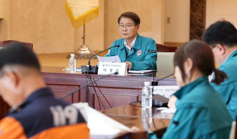 이정식 고용노동부 장관이 13일 서울 종로구 정부서울청사에서 열린 화성 아리셀공장 화재사고 중앙사고수습본부 제3차 회의에서 모두발언을 하고 있다.(ⓒ뉴스1, 무단 전재-재배포 금지)