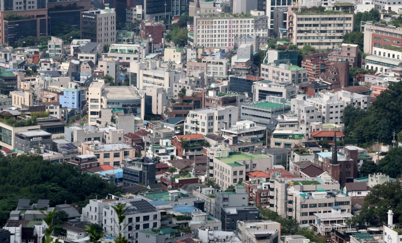 서울 중구 남산에서 바라본 도심 아파트 단지와 빌라촌.(ⓒ뉴스1, 무단 전재-재배포 금지)