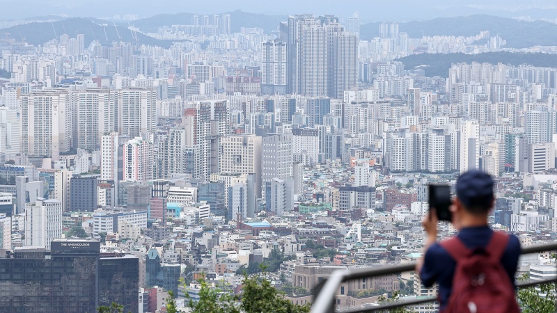 서울 중구 남산에서 바라본 시내 아파트 밀집 지역.(ⓒ뉴스1, 무단 전재-재배포 금지)