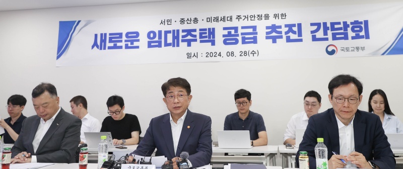 박상우 국토교통부 장관이 28일 경제장관회의를 마치고 서울 용산구 백범로에 자리한 공공지원 민간임대주택 베르디움 프렌즈에서 ‘임대주택 공급 추진 간담회’에 참석해 발언하고 있다.(ⓒ뉴스1, 무단 전재-재배포 금지)