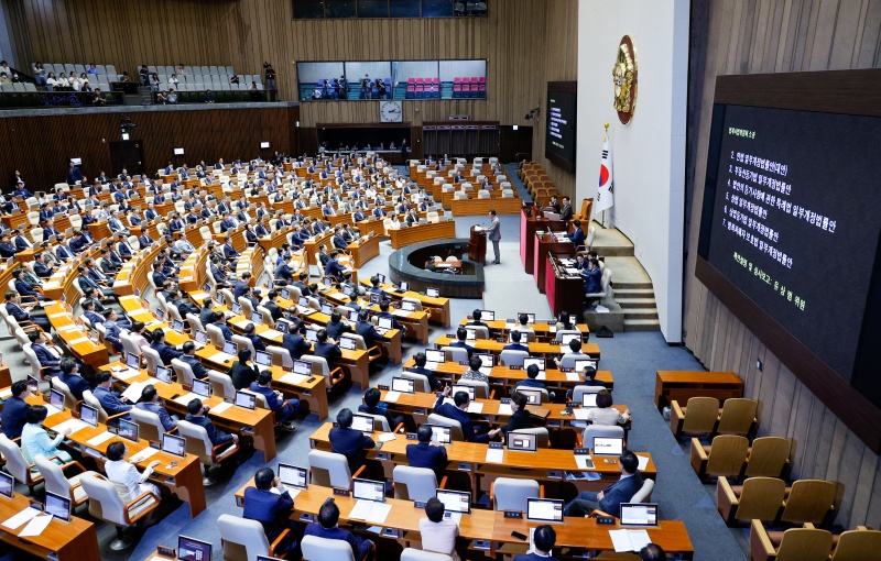 28일 오후 서울 여의도 국회에서 열린 제417회국회(임시회) 제2차 본회의장에서 양육 의무를 저버린 부모는 상속권을 갖지 못하도록 한 민법 개정안 등을 제안설명하는 모습.(ⓒ뉴스1, 무단 전재-재배포 금지)