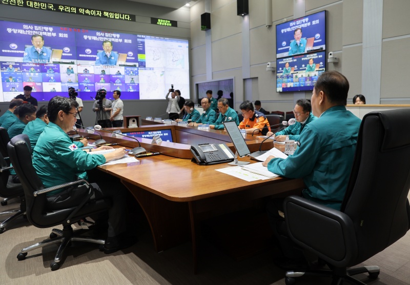 이상민 행정안전부 장관이 27일 서울 종로구 정부서울청사에서 열린 의사 집단행동 중앙재난안전대책본부 회의에서 모두발언을 하고 있다.(ⓒ뉴스1, 무단 전재-재배포 금지)