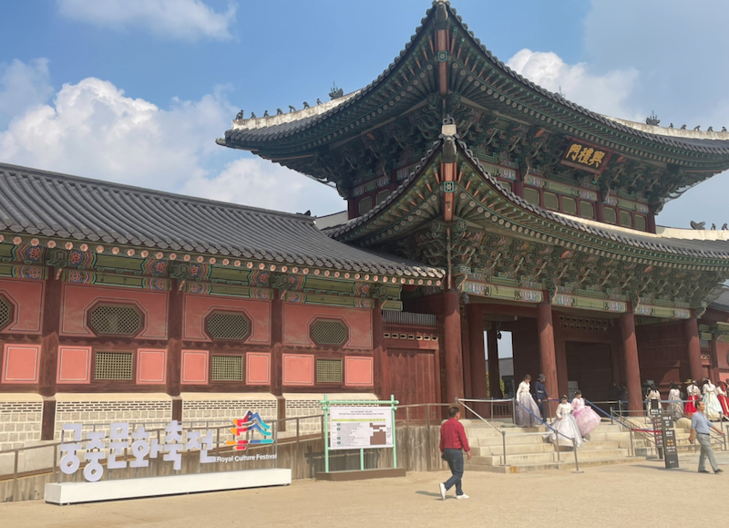 궁중문화축전이 열리고 있는 경복궁의 모습이다.