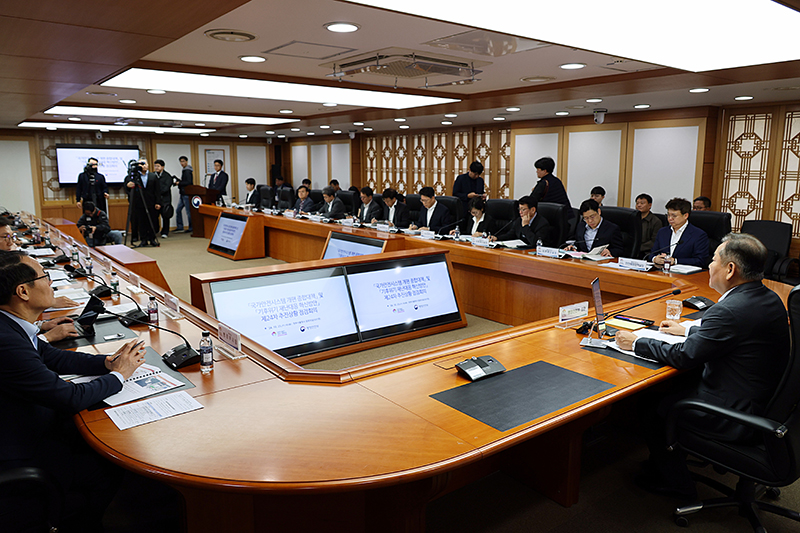 이상민 행정안전부 장관이 23일 오전 서울 종로구 정부서울청사에서 열린 국가안전시스템 개편 종합대책 및 기후위기 재난대응 추진상황 점검회의에서 모두 발언을 하고 있다. (사진=행정안전부)