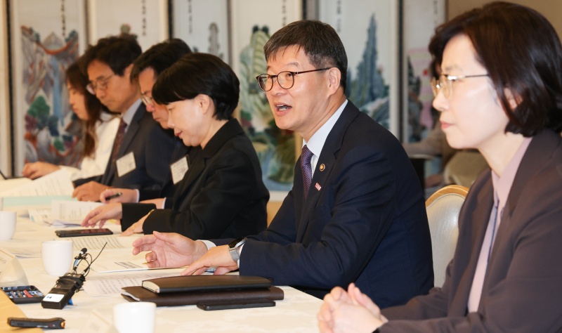 이기일 보건복지부 제1차관이 29일 서울 종로구 정부서울청사에서 열린 제4차 장기요양위원회 회의에서 모두발언을 하고 있다.(ⓒ뉴스1, 무단 전재-재배포 금지)