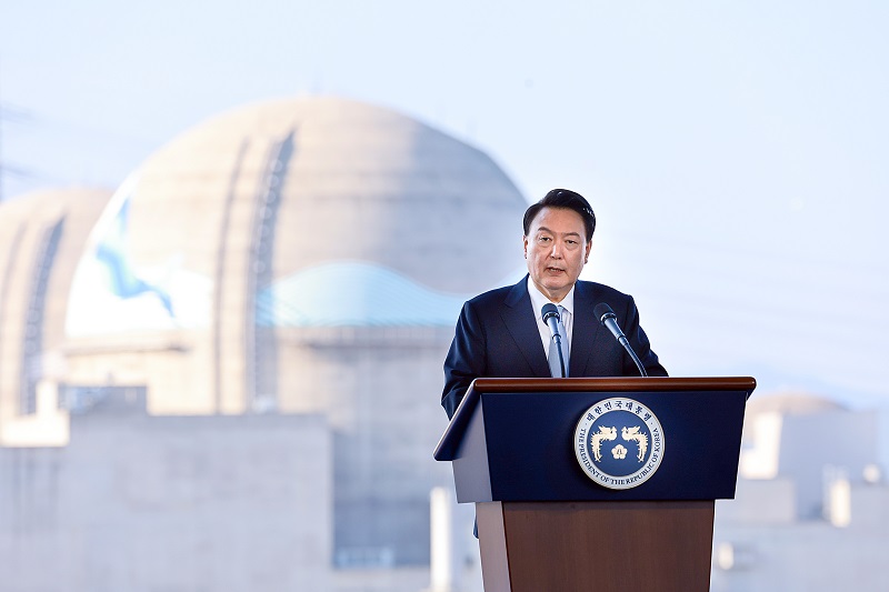 윤석열 대통령이 30일 경북 울진군 한국수력원자력 한울원자력본부에서 열린 '신한울 원전 1·2호기 종합준공 및 3·4호기 착공식'에서 축사를 하고 있다. (대통령실통신사진기자단) 2024.10.30.(사진=뉴시스)