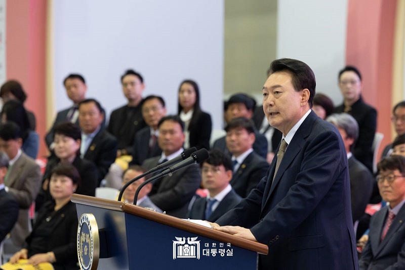 윤석열 대통령이 31일 경기 고양시 일산 킨텍스에서 열린 2024 대한민국 소상공인대회 개막식에 참석해 축사를 하고 있다.(사진=대통령실 홈페이지)