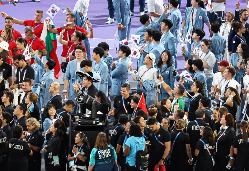 8월 12일(한국시간) 프랑스 파리 스타드 드 프랑스에서 열린 2024 파리올림픽 폐막식에서 대한민국 선수단이 입장하고 있다.(ⓒ뉴스1, 무단 전재-재배포 금지)