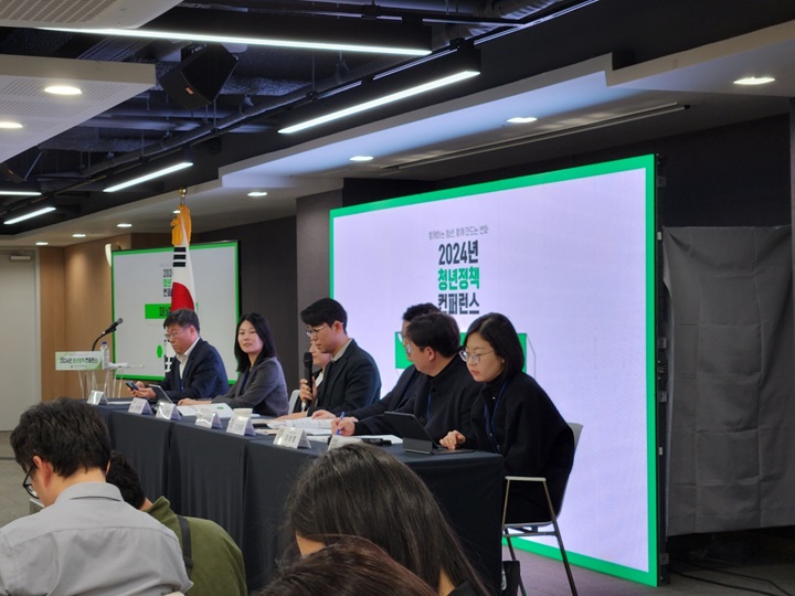 김기헌 한국청소년정책연구원 선임연구위원의 진행으로 패널 토론이 진행되었다. (출처=김윤희)