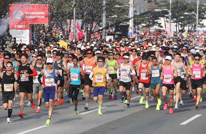 지난 4월 7일 오전 대구 수성구 대구스타디움 일원에서 열린 ‘2024 대구마라톤대회’ 참가자들이 힘차게 출발하고 있다.(ⓒ뉴스1, 무단 전재-재배포 금지)