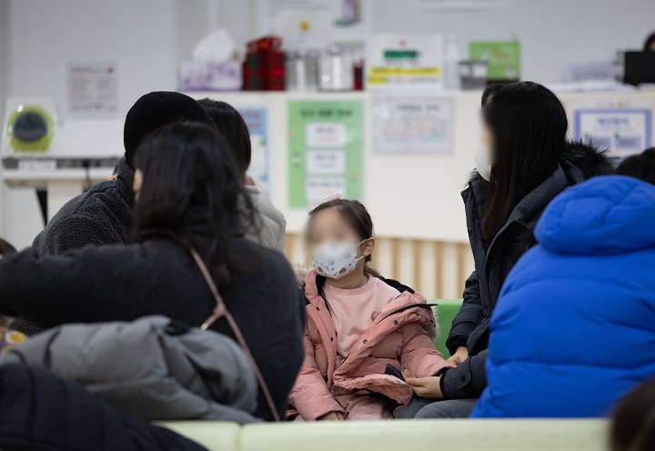 식품의약품안전처는 27일 겨울철 어린이집 등 영유아 시설을 중심으로 노로바이러스 식중독 발생 의심 신고가 증가함에 따라 개인 위생관리 등 식중독 예방수칙을 준수해 달라고 당부했다.(ⓒ뉴스1, 무단 전재-재배포 금지)