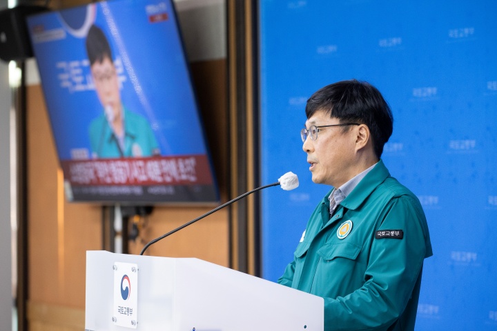 주종완 국토교통부 항공정책실장이 29일 정부세종청사 국토부에서 전남 무안국제공항 제주항공 여객기 추락 사고 관련 브리핑을 하고 있다.(사진=국토교통부 제공)