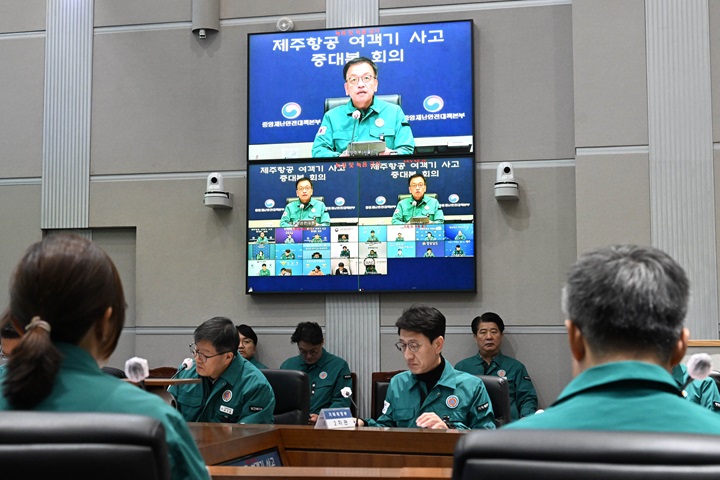 최상목 대통령 권한대행 부총리 겸 기획재정부 장관이 4일 서울 종로구 정부서울청사에서 열린 제주항공 여객기 사고 제9차 중앙안전재난대책본부 회의에서 모두발언을 하고 있다. (기획재정부 제공) 2025.1.4(ⓒ뉴스1, 무단 전재-재배포 금지)