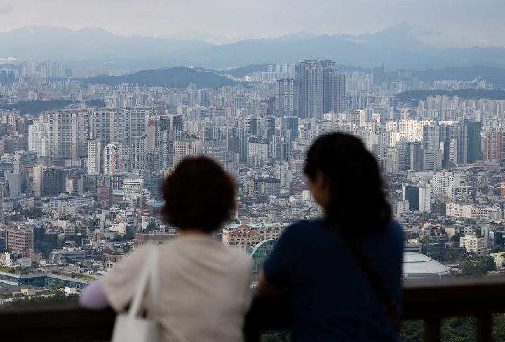 서울 용산구 남산N타워에서 바라본 아파트단지의 모습.2023.7.26.(ⓒ뉴스1, 무단 전재-재배포 금지)